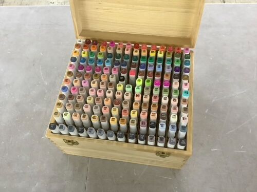 Alcohol-Based Marker Pen Kit w/ Brush & Chisel Tip, Carrying Case  - Lot 640