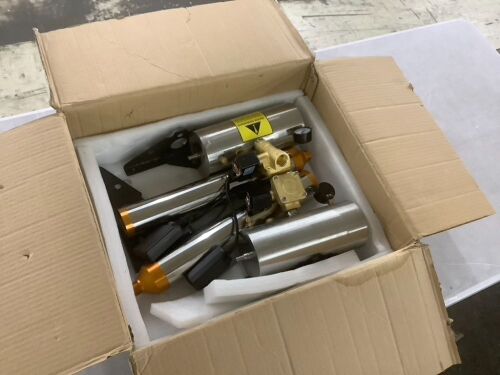 Confetti Cannon, 2 pc  - Lot 449