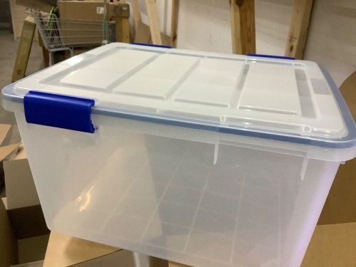 storage tote - Lot 148