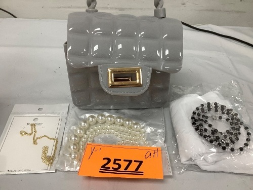 Mini Purse with Pearl Necklace and Bracelet - Lot 2577