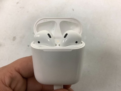 Apple Airpods, Appears Authentic, Powers Up, E-Commerce Return, Sold as is - Lot 42