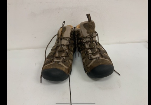 Keen Shoes for Men, Size 11, E-Comm Return - Lot 154