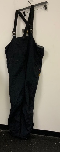 Bibs for Men, 3XL, E-Comm Return - Lot 189
