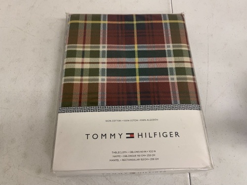 Tommy Hilfiger Tablecloth, 60"x102", Appears New, Sold as is - Lot 352