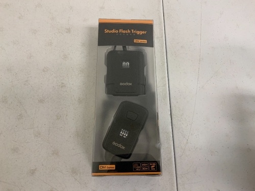 Studio Flash Trigger, Appears New, Sold as is - Lot 371