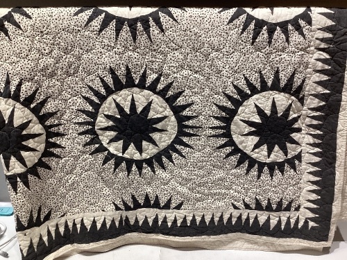 Black and White Quilt full size - Lot 40