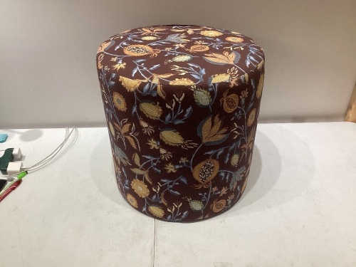 Set of two Ottomans - Lot 178