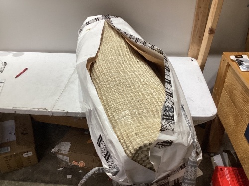 8' x 10' Hiro Hand Rug - Lot 76