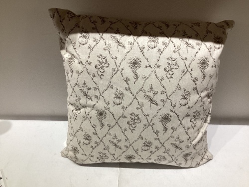 Threshold Decorative throw pillow  - Lot 150