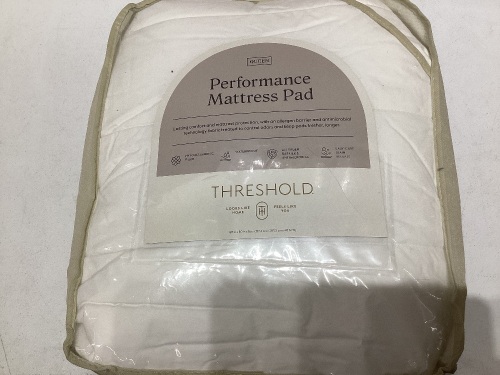 Performance Waterproof Mattress Pad by Threshold - Lot 118