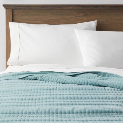 Lofty Velvet Quilt By Threshold king - Lot 106