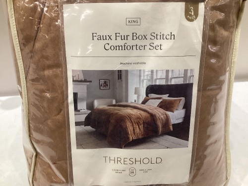 Faux Fur Box Stich Comforter set King - Lot 208