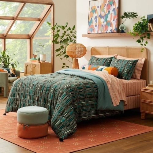 King Jungalow Sun in Water Comforter Set  - Lot 104