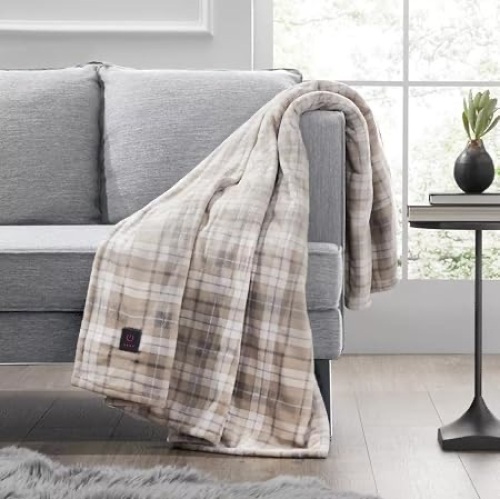 Brookstone Cozy Heated Throw  - Lot 279