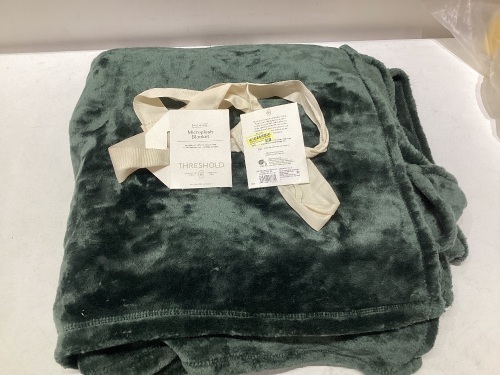 Thresold Microplush Blanket - Lot 280