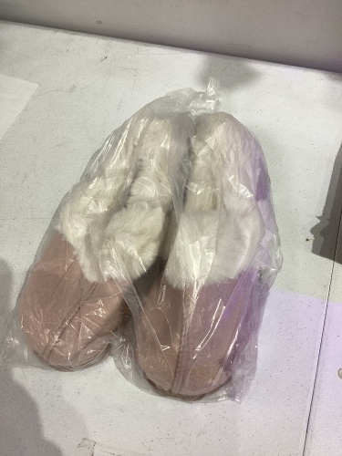 Slippers Size 8-9 - Lot 331