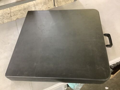 4ft Plastic Folding Table - Lot 254