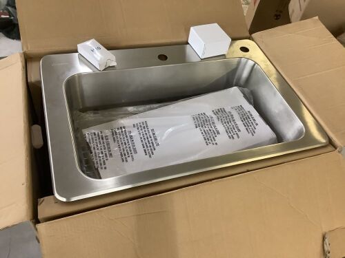 Glacier Bay 33 in. Drop-In Single Bowl 18 Gauge Stainless Steel Kitchen Sink with Pull-Down Faucet - Dented Back Left Corner - Lot 237JF