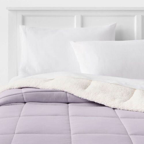 Room Essentials Faux Shearling Washed Microfiber Reversible Comforter, Full/Queen  - Lot 500J