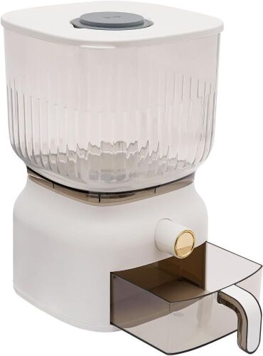 Dry Food Dispenser  - Lot 621