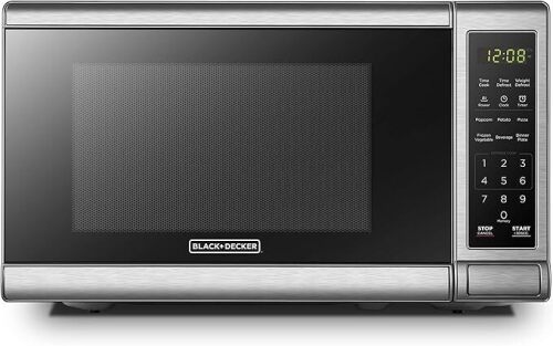 BLACK+DECKER EM720CB7 Digital Microwave Oven 700W, 0.7 Cu.ft - Lot 3wg