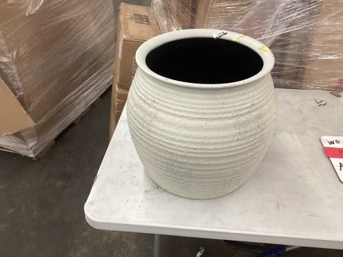 Large Indoor/Outdoor Planter-few marks on plastic - Lot 19WG