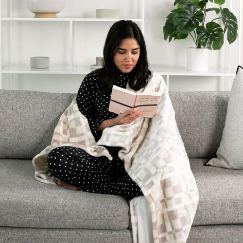 Brookstone Heated Cozy Throw - Lot 196WG