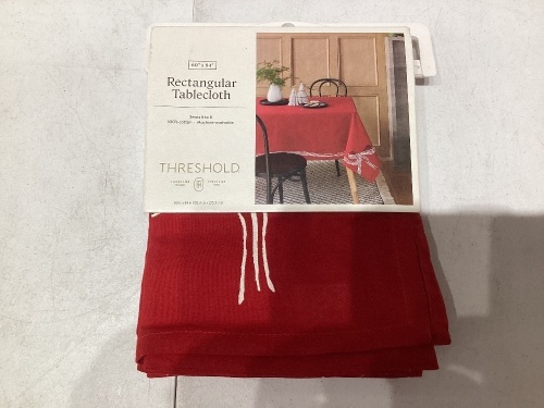 60x84" Rectanglar Tabecloth- Threshold - Lot 570