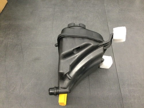 Coolant reservoir tank with sensor and cap - Lot 2898