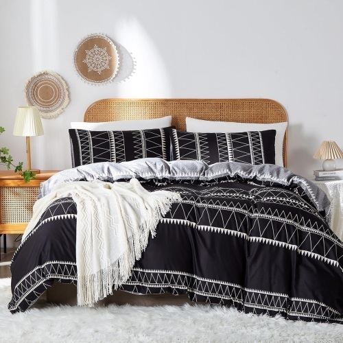 BOLINLIVING Duvet Cover Queen Size Set, Black Boho Duvet Cover Set, Soft Comforter Cover, Bedding Duvet Cover with Zipper Closure 4 Ties,1 Duvet Cover with 2 Pillow Shams… - Lot 3246