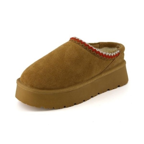 Cushionaire Women's Kabuki Suede Platform Mule Slippers with Memory Foam Size 6.5W - Lot 119