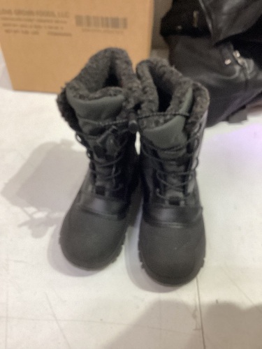 Black Size 13 Snow Boots - Lot 143