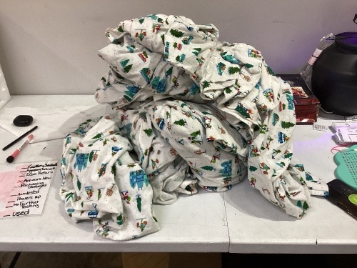 lot of Winter Themed Sheets unknown size  - Lot 118