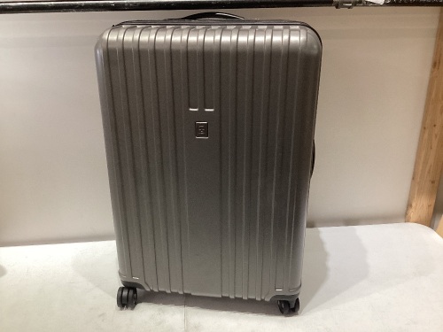 SWISSGEAR Hardside Spinner Suitcase - Lot 202