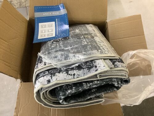 5' x 7' Area Rug  - Lot 332