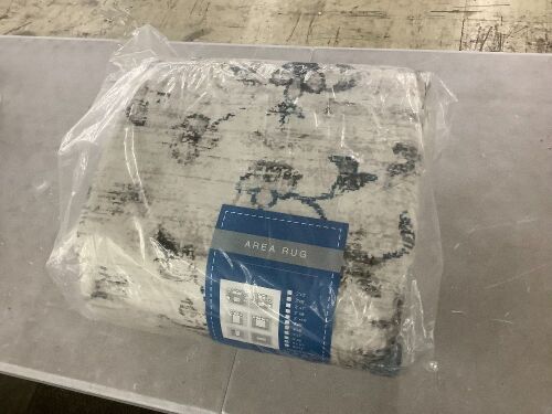 8' x 10' Area Rug  - Lot 347