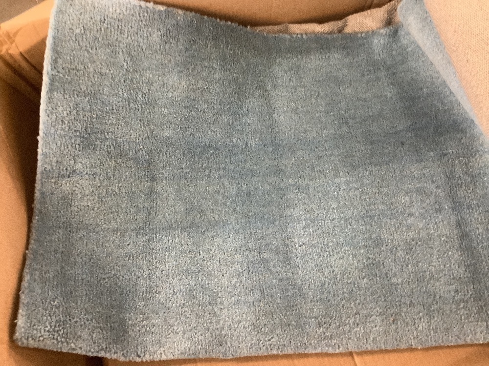 Safavieh Himalaya Blue 9 ft. x 12 ft. Gradient Solid Area Rug - Image 4 - Lot 176JF