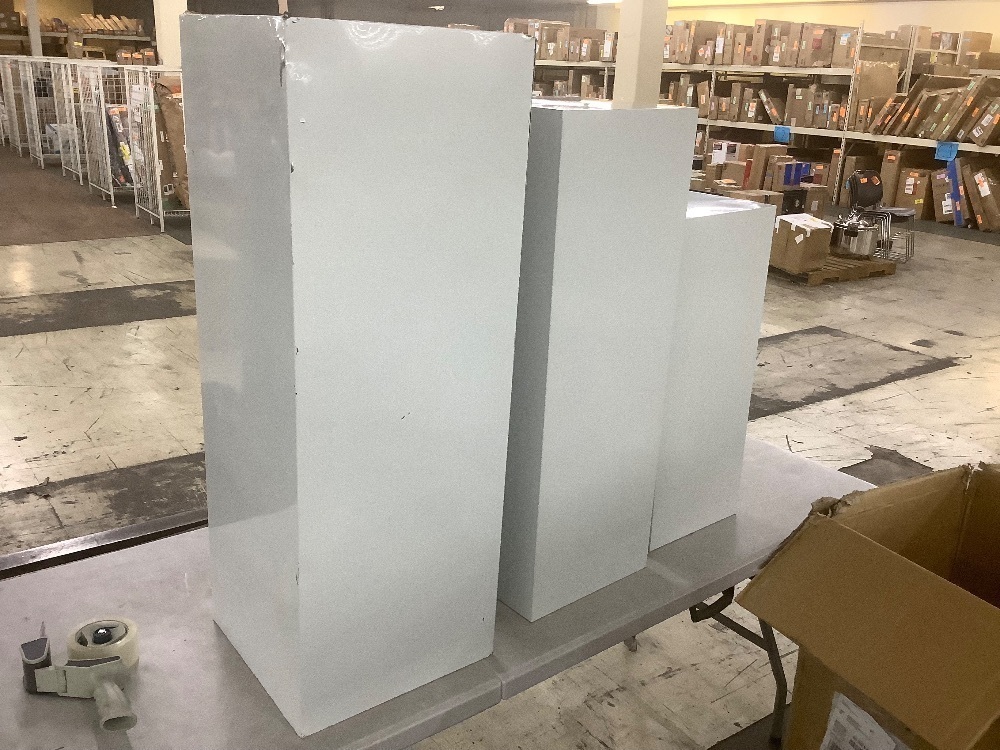 Pedestal Stands, Set of 3 - Image 1 - Lot 182