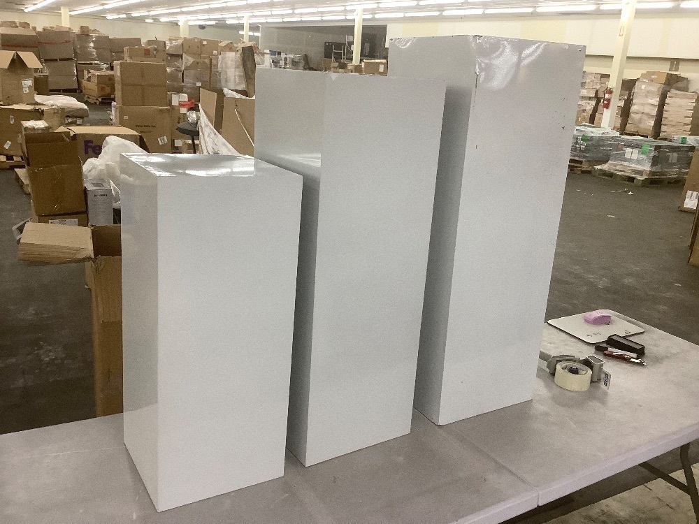Pedestal Stands, Set of 3 - Image 4 - Lot 182