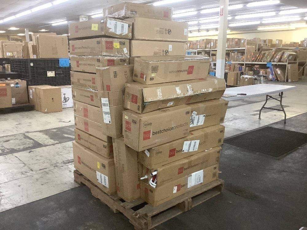 Pallet of Christmas Items, Wreaths & Garlands - Uninspected - Image 2 - Lot 198