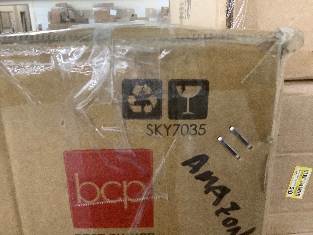 Pallet of Christmas Items, Wreaths & Garlands - Uninspected - Image 10 - Lot 198