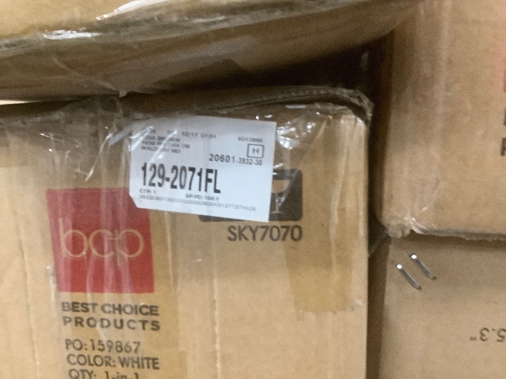 Pallet of Christmas Items, Wreaths & Garlands - Uninspected - Image 16 - Lot 198