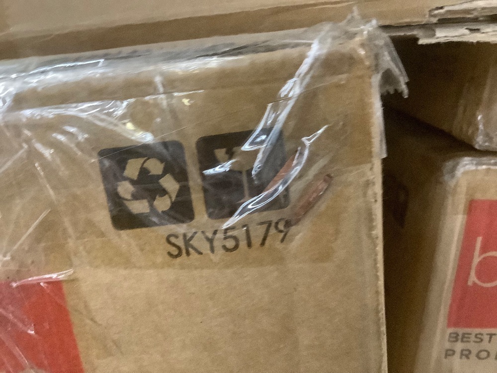 Pallet of Christmas Items, Wreaths & Garlands - Uninspected - Image 18 - Lot 198