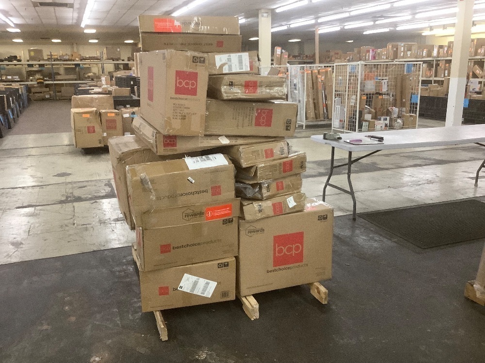 Pallet of Return Christmas Decor, Will Have Salvage - Image 2 - Lot 281