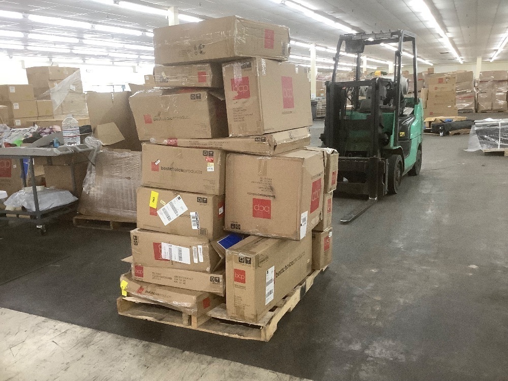 Pallet of Return Christmas Decor, Will Have Salvage - Image 3 - Lot 281