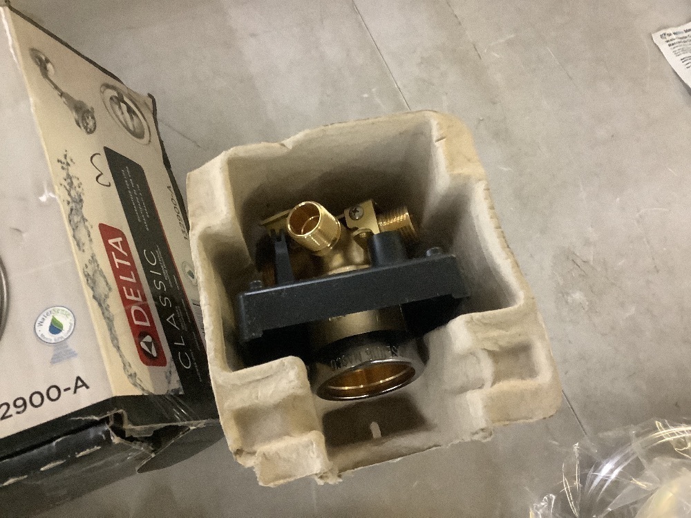 Delta Classic Single-Handle 5-Spray Shower Faucet in Chrome (Valve Included) - Image 5 - Lot 365JF