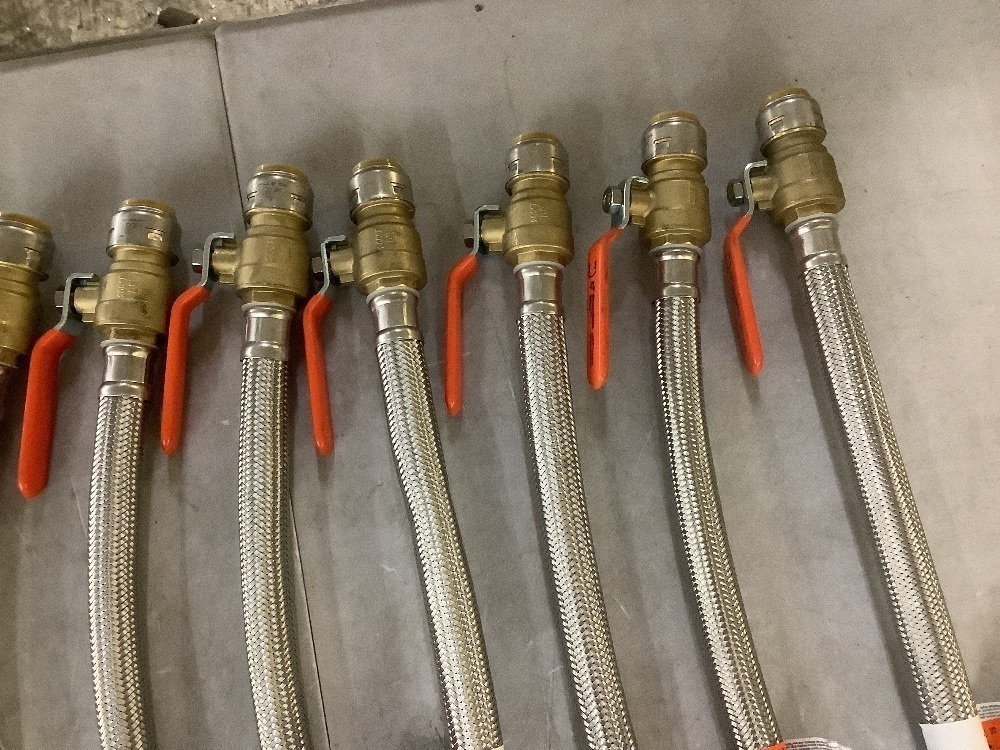 Lot of (13) SharkBite Max 3/4 in. Push-to-Connect x 3/4 in. FIP x 18 in. Braided Stainless Steel Water Heater Connector Ball Valve - Image 7 - Lot 377JF
