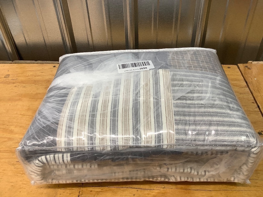 Cotton Quilt Set Unknown Size - Image 2 - Lot 3646