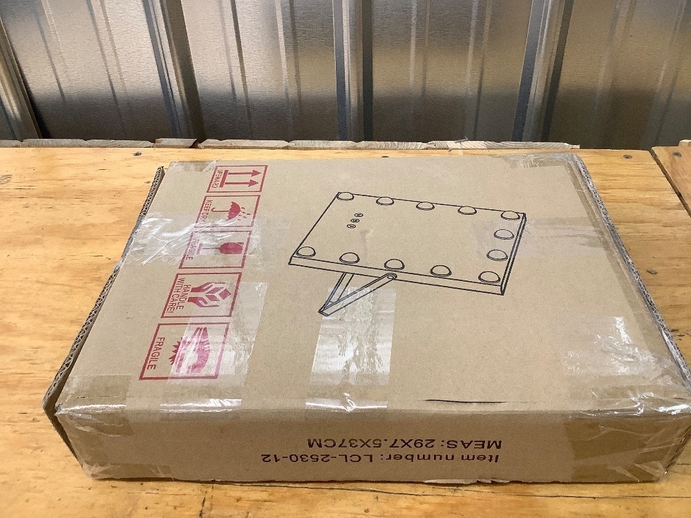 White Vanity Mirror with Lights - Image 2 - Lot 3678