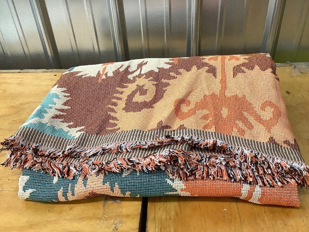 Throw Blanket - Image 2 - Lot 3689